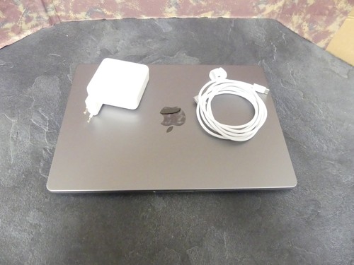 Portable apple macbook pro - macbook,